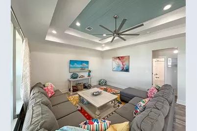 917 Westview, Crystal Beach, TX 77650 - Photo 4