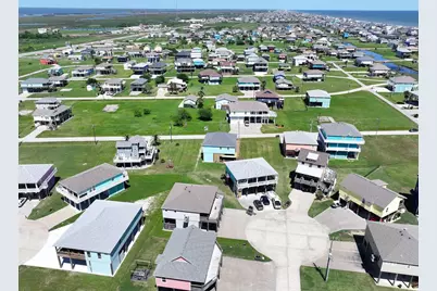 917 Westview, Crystal Beach, TX 77650 - Photo 30