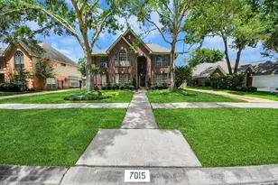 7015 Morningside Dr, Sugar Land, TX 77479 - Photo 2