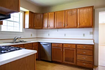 403 Leveridge, East Bernard, TX 77435 - Photo 8