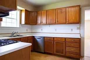 403 Leveridge, East Bernard, TX 77435 - Photo 8