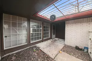 8806 Braunston Ln, Houston, TX 77088 - Photo 4