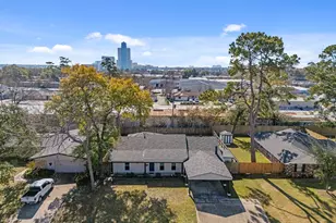 10151 Brinwood Dr, Houston, TX 77043 - Photo 24