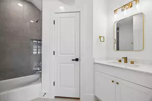 1325 W 22nd St, Houston, TX 77008 - Photo 24