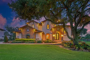 14 Royal King Rd, Tomball, TX 77377 - Photo 2