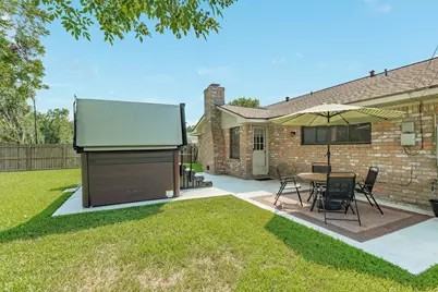 528 Daffodil Street, Lake Jackson, TX 77566 - Photo 32