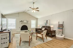 528 Daffodil St, Lake Jackson, TX 77566 - Photo 8