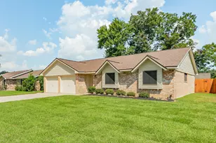 528 Daffodil St, Lake Jackson, TX 77566 - Photo 4