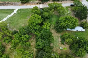 300 N Austin St, Wolfe City, TX 75496 - Photo 4