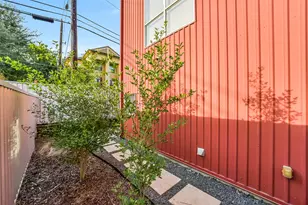 355 Sydnor St, Houston, TX 77020 - Photo 30