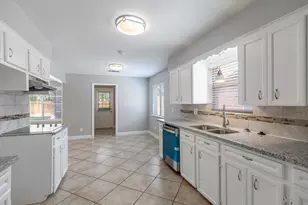 5938 Lattimer Dr, Houston, TX 77035 - Photo 6