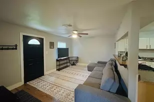 8137 Wetherby Ln, Houston, TX 77075 - Photo 2