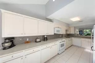18040 Bal Harbour Dr, Houston, TX 77058 - Photo 12