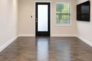 618 E 40th St, Houston, TX 77022 - Photo 2