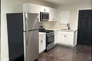 618 E 40th St, Houston, TX 77022 - Photo 8