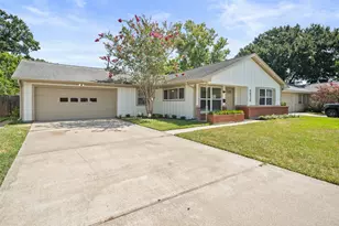4830 Hummingbird St, Houston, TX 77035 - Photo 2