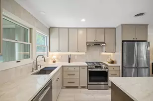 4830 Hummingbird St, Houston, TX 77035 - Photo 4