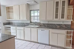 102 Post Oak, Lake Jackson, TX 77566 - Photo 8