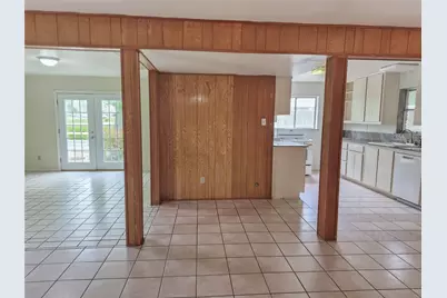102 Post Oak, Lake Jackson, TX 77566 - Photo 4