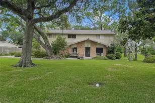 102 Post Oak, Lake Jackson, TX 77566 - Photo 1