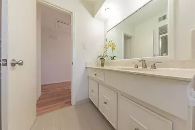 10902 Saint Marys Lane, Houston, TX 77079 - Photo 24