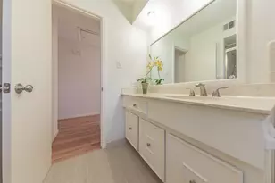 10902 St Marys Ln, Houston, TX 77079 - Photo 24