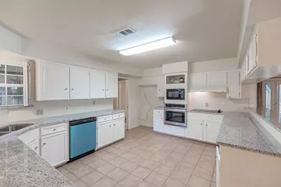 10902 Saint Marys Lane, Houston, TX 77079 - Photo 10