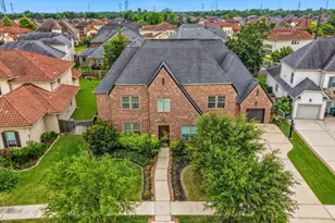 5735 Genoa Springs Ln, Sugar Land, TX 77479 - Photo 2