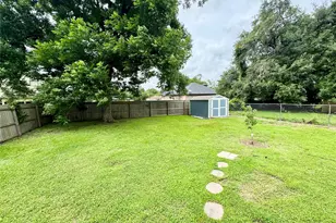 514 McKee St, Clute, TX 77531 - Photo 8
