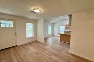 514 McKee St, Clute, TX 77531 - Photo 12