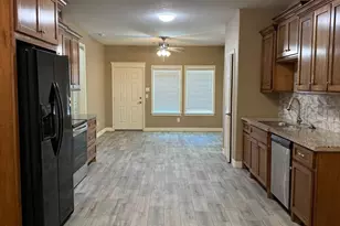 1140 2nd Ave N, Texas City, TX 77590 - Photo 6