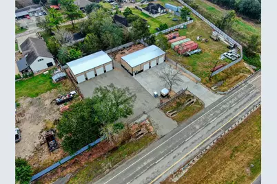 13051 Pleasant Valley Drive, Rosharon, TX 77583 - Photo 20