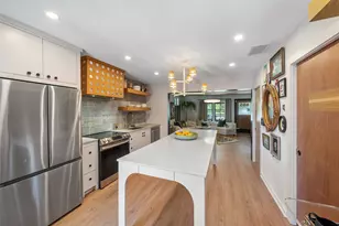 805 E 36th St, Houston, TX 77022 - Photo 10