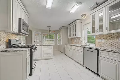 3927 Village Well Drive, Humble, TX 77396 - Photo 8