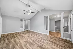 9666 Windswept Ln, Houston, TX 77063 - Photo 6