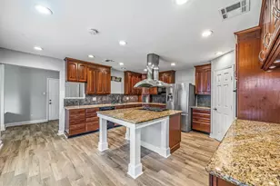 9666 Windswept Ln, Houston, TX 77063 - Photo 10