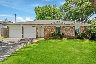 9666 Windswept Ln, Houston, TX 77063 - Photo 2