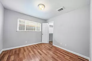 9666 Windswept Ln, Houston, TX 77063 - Photo 20