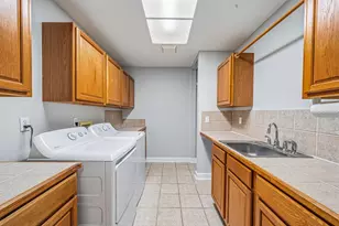 9666 Windswept Ln, Houston, TX 77063 - Photo 8