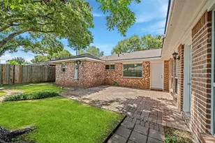9666 Windswept Ln, Houston, TX 77063 - Photo 32