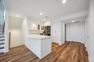 407 Isles End Rd, Tiki Island, TX 77554 - Photo 6
