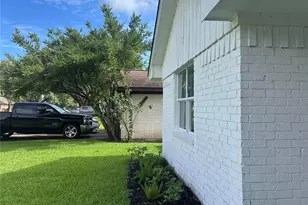 5316 Tanglebriar Dr, Dickinson, TX 77539 - Photo 2