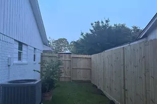 5316 Tanglebriar Dr, Dickinson, TX 77539 - Photo 16