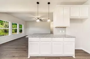 233 Crestview Dr, West Columbia, TX 77486 - Photo 1
