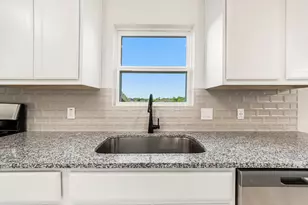 233 Crestview Dr, West Columbia, TX 77486 - Photo 8