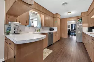 2108 Eaves Dr, Baytown, TX 77520 - Photo 10