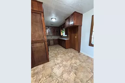 700 E Hunnicutt Street, Baytown, TX 77520 - Photo 8