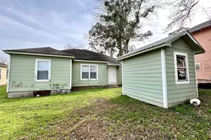 502 W Third St, Brenham, TX 77833 - Photo 6