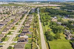 104 Cheyenne River Dr, La Marque, TX 77568 - Photo 32