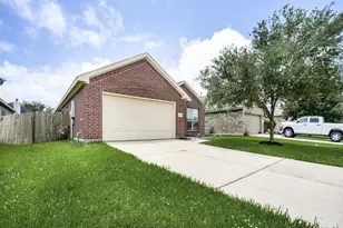 384 Decoster Blvd, Alvin, TX 77511 - Photo 2